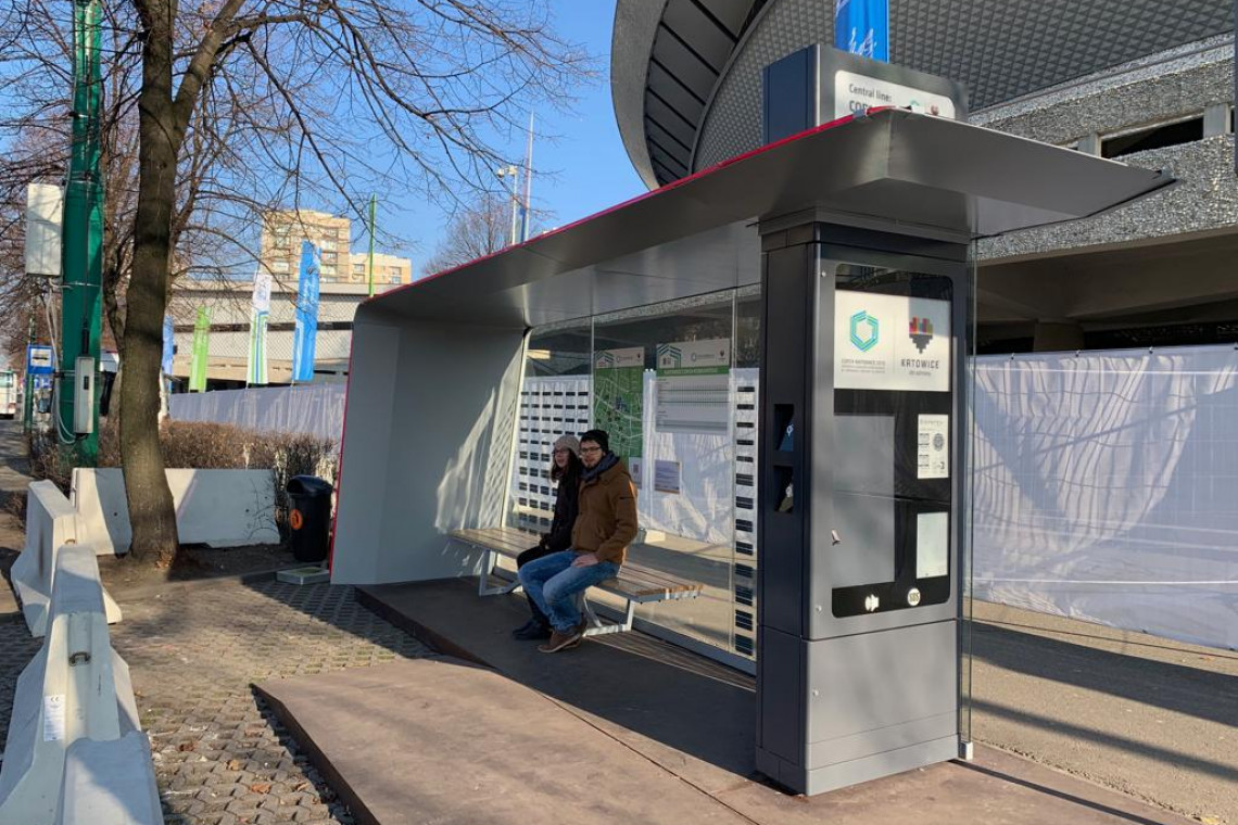 fot. mat. pras. Helio Smart Shelter - autonomiczny przystanek przyszłości ujrzał światło dzienne
