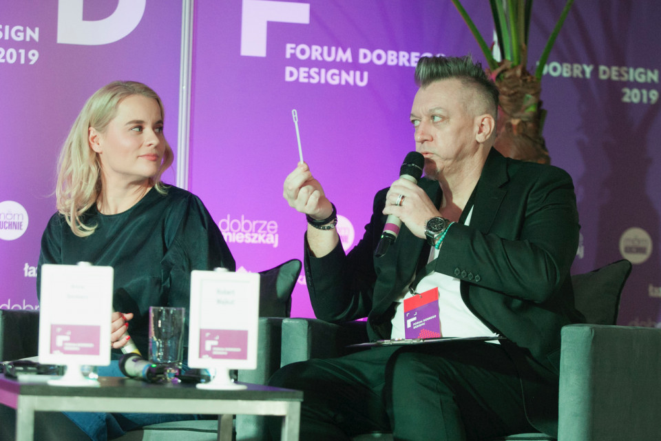 Anna Senkara (dziennikarka) oraz Robert Majkut (CEO, Head of Design pracowni Robert Majkut Design) FDD: Design może być katalizatorem zmian. Sesja inauguracyjna w obiektywie