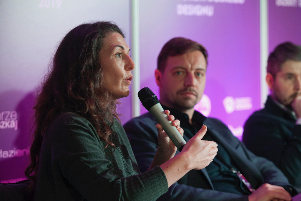 Adital Ela (designerka, założycielka, CEO marki Criaterra Earth Technologies) FDD: Design może być katalizatorem zmian. Sesja inauguracyjna w obiektywie