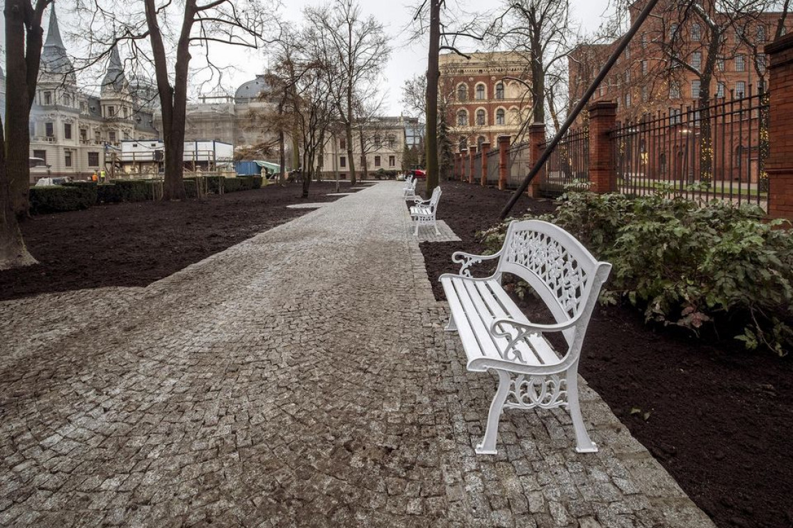 Tak się zmienia ogród przy Pałacu Poznańskiego