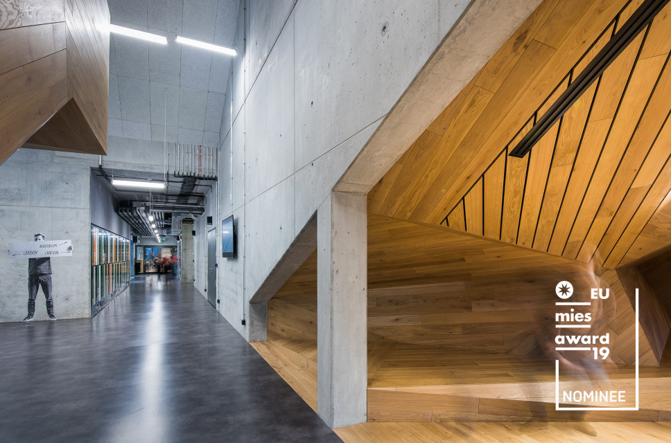 Akademeia High School łączy inspirującą architekturę z duchem eko fot.mat. Akademeia High School Prymusi z ekologiczną odznaką. Tylko trzy szkoły w Polsce mają takie certyfikaty