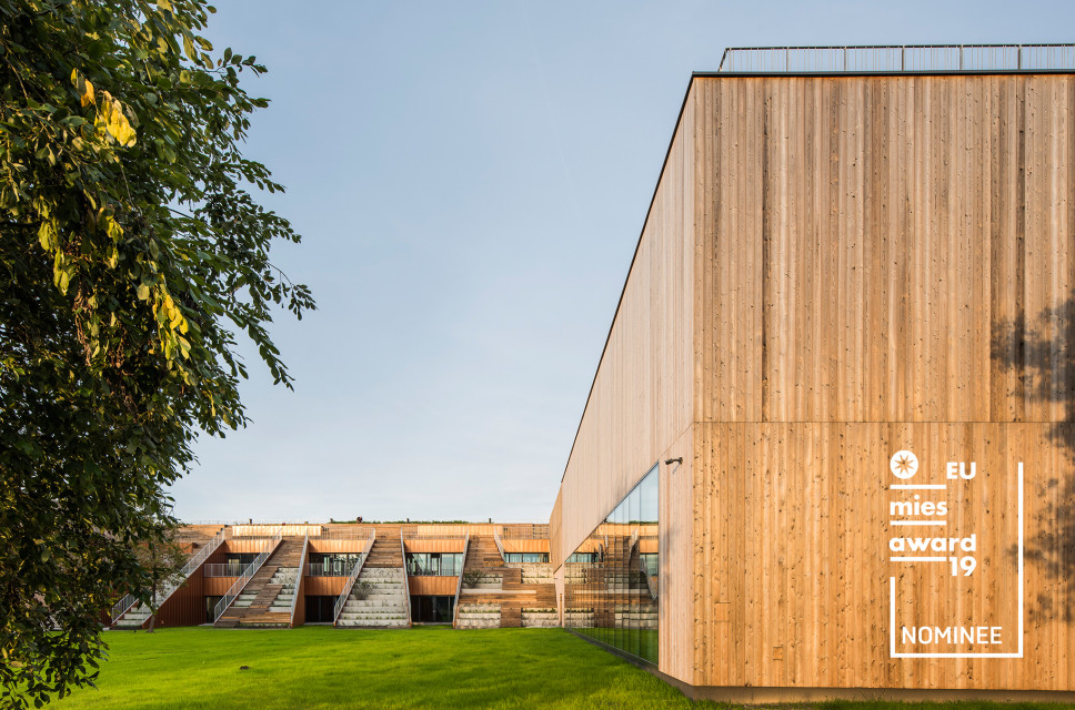 Akademeia High School łączy inspirującą architekturę z duchem eko fot.mat. Akademeia High School Prymusi z ekologiczną odznaką. Tylko trzy szkoły w Polsce mają takie certyfikaty