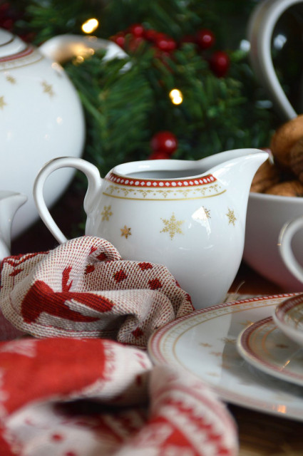 fot. mat. prasowe Ćmielowska porcelana w świątecznej odsłonie