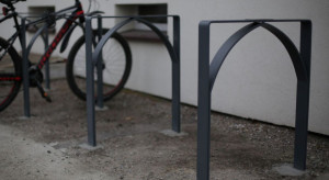 Huta przetapia piece węglowe na stojaki rowerowe