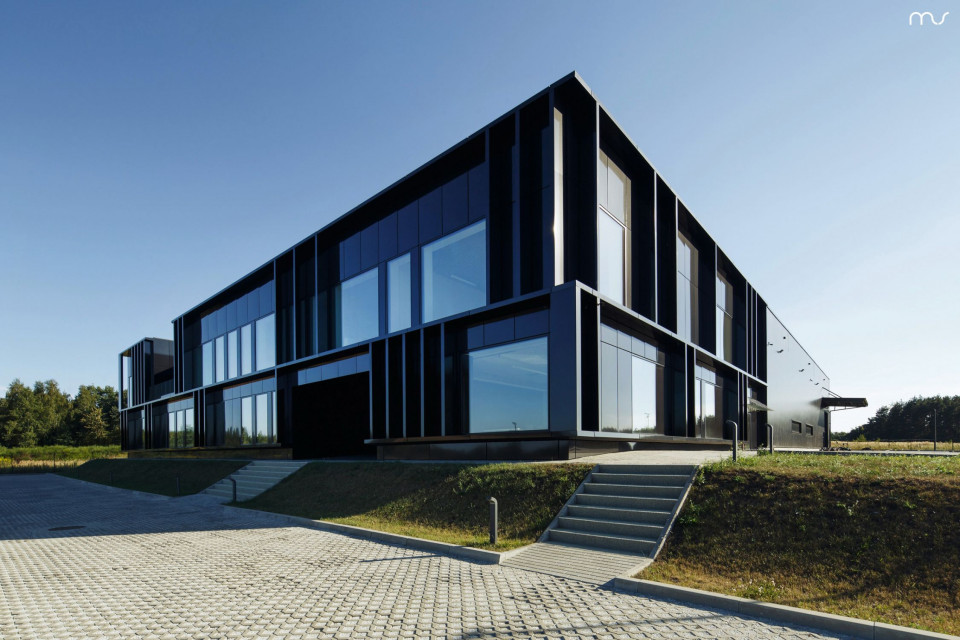 Nowa siedziba firmy Pivexin Technology, projekt: Mus Architects, inwestor: Pivexin Technology fot. Tomasz Zakrzewski, Adam Zwierzyński Property Design Awards 2019: Oto wielka "piątka". Te inwestycje nominowaliśmy w kategorii: Bryła - Biurowiec