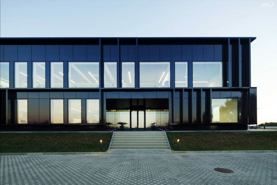Nowa siedziba firmy Pivexin Technology, projekt: Mus Architects, inwestor: Pivexin Technology fot. Tomasz Zakrzewski, Adam Zwierzyński Property Design Awards 2019: Oto wielka "piątka". Te inwestycje nominowaliśmy w kategorii: Bryła - Biurowiec