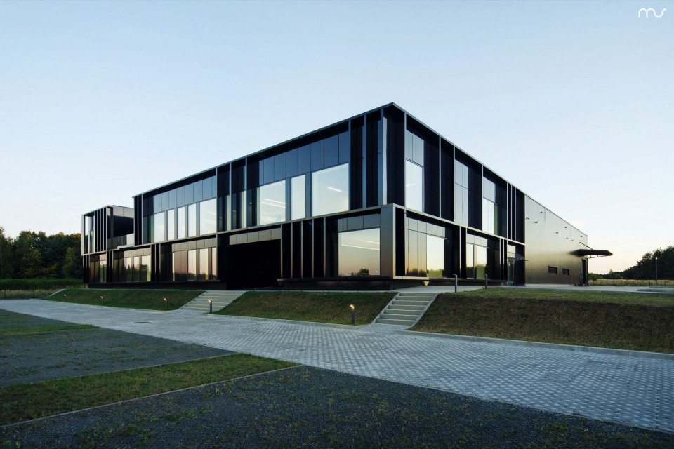 Nowa siedziba firmy Pivexin Technology, projekt: Mus Architects, inwestor: Pivexin Technology fot. Tomasz Zakrzewski, Adam Zwierzyński Property Design Awards 2019: Oto wielka "piątka". Te inwestycje nominowaliśmy w kategorii: Bryła - Biurowiec