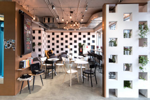 Kawiarnia, mini-coworking i miejsce dosłownie na twój... #tag. Ten design wart jest wyróżnienia!