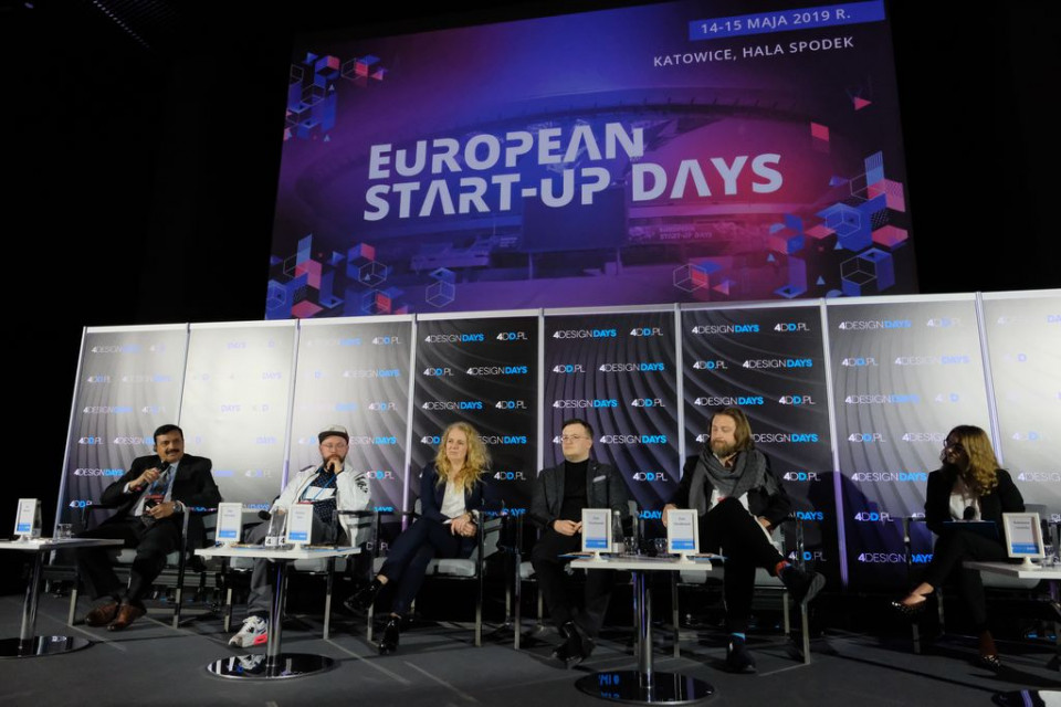Paneliści podczas 4 Design Days w trakcie debaty "Storytelling w projekcie hotelowym nabiera znaczenia", fot. PTWP Dlaczego storytelling tak dobrze przyjął się w hotelarstwie