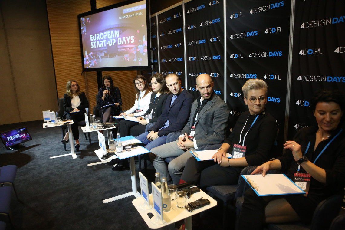 Paneliści sesji "Miejskie farmy, pasieki, zielone dachy – boom, który nie omija biurowców i centrów handlowych" podczas 4 Design Days. Sesję moderowały: Katarzyna Lisowska i Anna Liszka, Propertydesign.pl fot. PTWP Miejskie farmy, pasieki, zielone dachy – boom, który nie omija biurowców i centrów handlowych