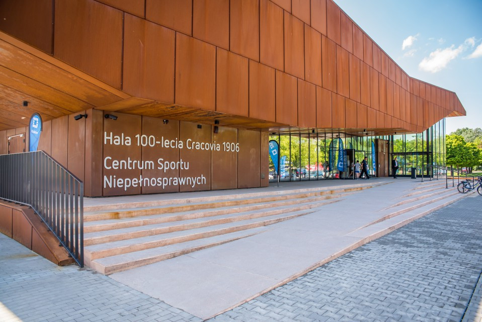 Hala 100-lecia Cracovia 1906 z Centrum Sportu Niepełnosprawnych w Krakowie, fot. mat. pras. Precz z nudą! Obiekty publiczne dobrą architekturą stoją