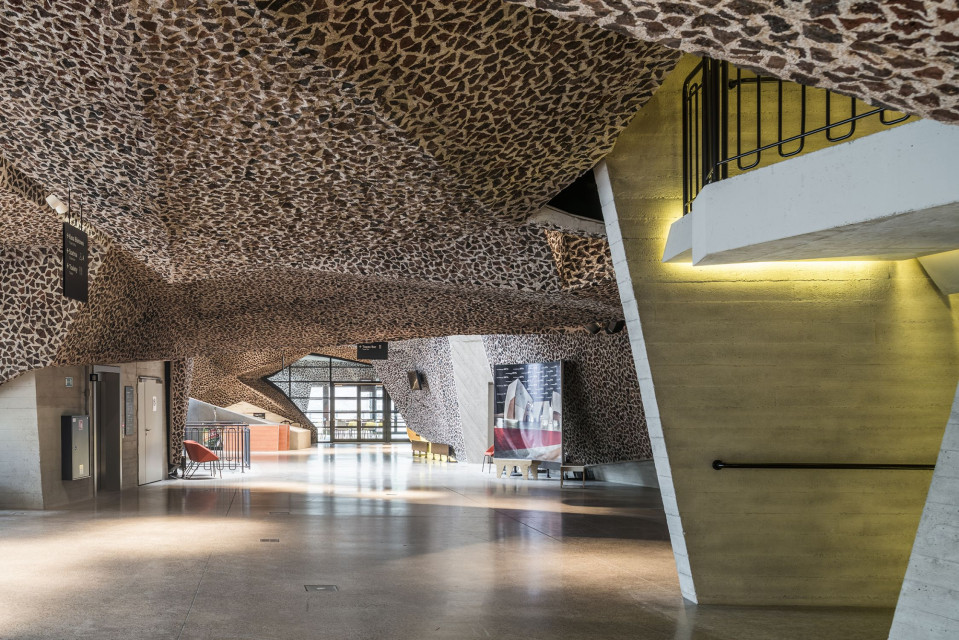 Centrum Kulturalno-Kongresowym Jordanki w Toruniu_Cultural and Congress Centre Jordanki in Toruń fot. Jakub Certowicz Tajemniczy sześcian we Wrocławiu