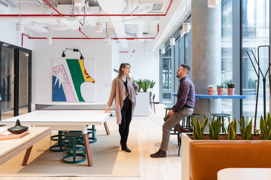 fot. mat. pras. Pierwszy nad Wisłą WeWork wystartował. Zajrzeliśmy do wnętrz coworkingu w ikonicznym Cedecie