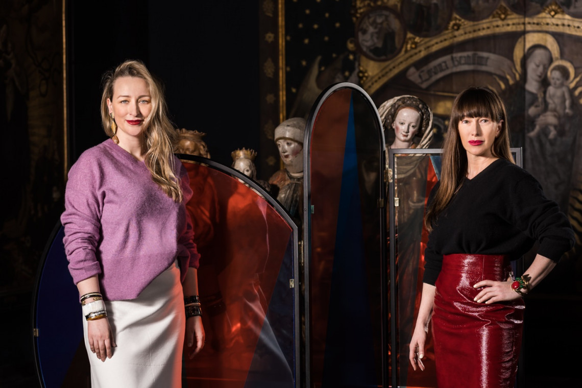 Dorota Kuć i Karina Snuszka, fot. mat. pras. Parawany projektu Mood Works wystawione na aukcję