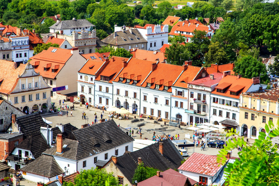 fot. shutterstock Remontowane zabytki Kazimierza Dolnego latem w pełnej okazałości