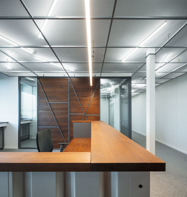 fot. Jakub Skokan, Martin Tůma / BoysPlayNice Minimalistyczne i industrialne. Nowe biuro dla DHL było wyzwaniem dla architektów!