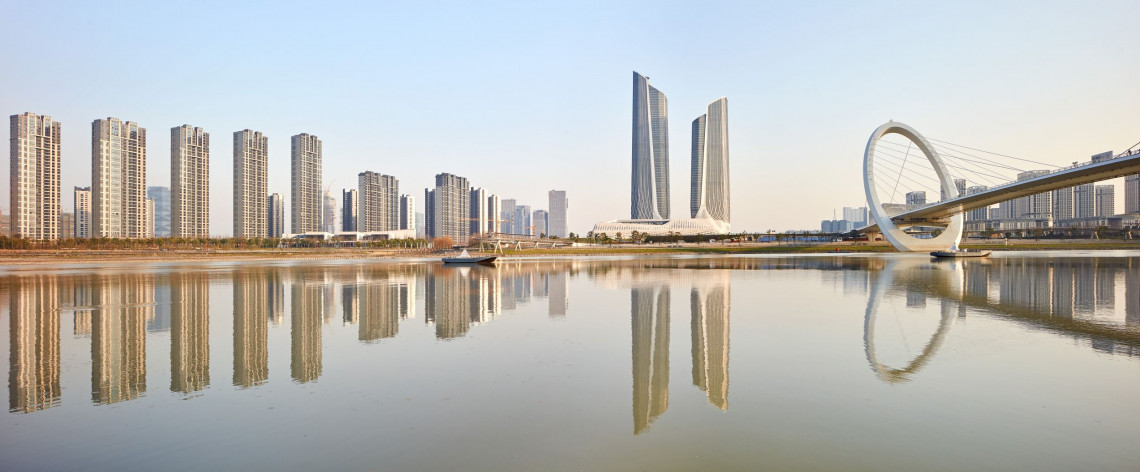 Nanjing International Youth Cultural Centre, projekt Zaha Hadid Architects fot. Hufton+Crow Oto najnowszy projekt Zaha Hadid Architects w Chinach. To było szalone tempo inwestycji!