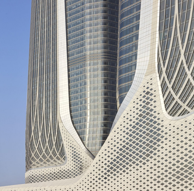 Nanjing International Youth Cultural Centre, projekt Zaha Hadid Architects fot. Hufton+Crow Oto najnowszy projekt Zaha Hadid Architects w Chinach. To było szalone tempo inwestycji!