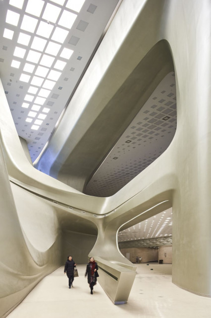 Nanjing International Youth Cultural Centre, projekt Zaha Hadid Architects fot. Hufton+Crow Oto najnowszy projekt Zaha Hadid Architects w Chinach. To było szalone tempo inwestycji!