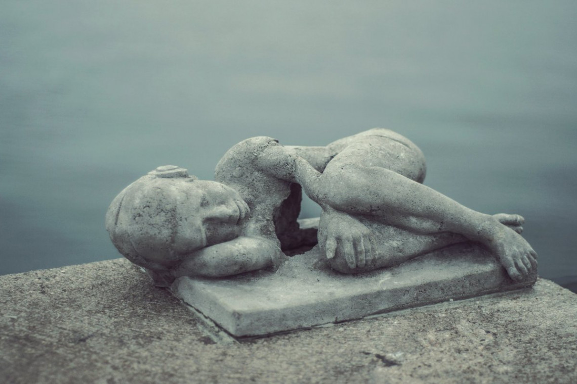 fot. Rzeźbę można oglądać na tzw. Ostrodze Pilotów, fot. www.facebook.com/tewu.tw/ Nowa rzeźba podrzucona w mieście przez "gdyńskiego Banksy’ego"