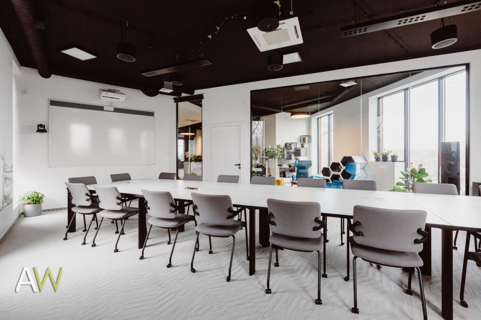 fot. mat. AW Interior Design Oto biuro firmy OE Industry w Krakowie. Komfortowe, funkcjonalne i pełne dobrego designu