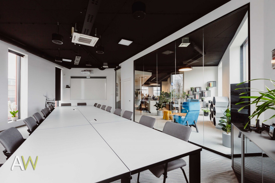 fot. mat. AW Interior Design Oto biuro firmy OE Industry w Krakowie. Komfortowe, funkcjonalne i pełne dobrego designu