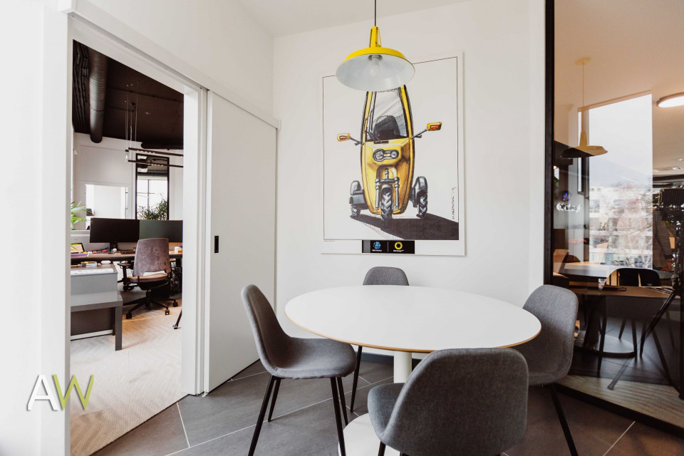 fot. mat. AW Interior Design Oto biuro firmy OE Industry w Krakowie. Komfortowe, funkcjonalne i pełne dobrego designu