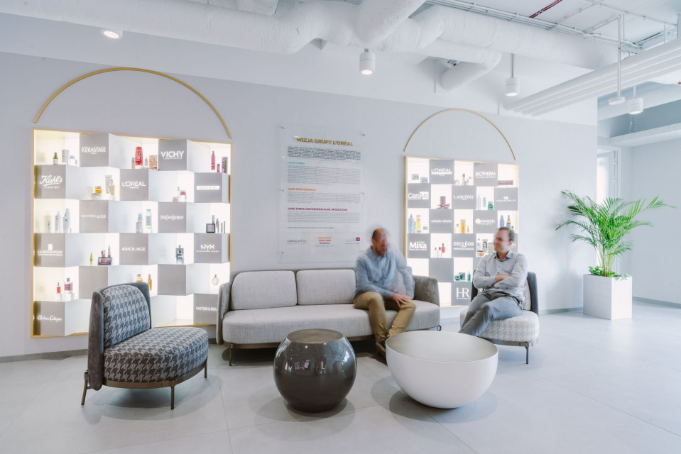 fot. Przemysław Nieciecki z PION Studio L'Oréal House Warsaw to inspirujące biuro wspierające współpracę i rozwój. Projekt walczy w konkursie Prime Property Prize 2019