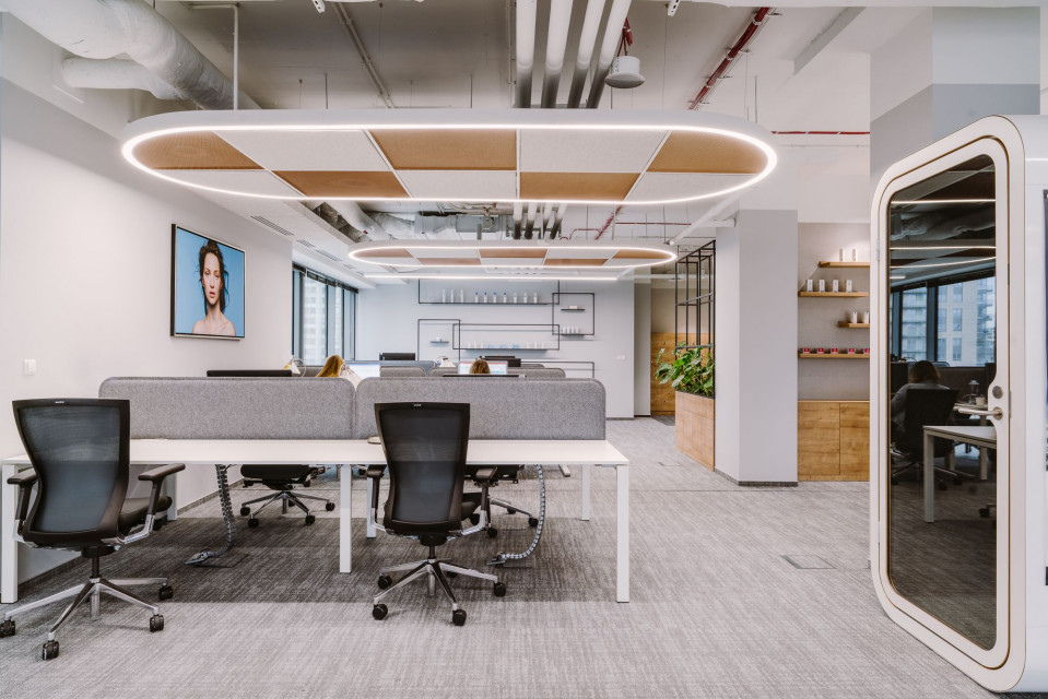 fot. Przemysław Nieciecki z PION Studio L'Oréal House Warsaw to inspirujące biuro wspierające współpracę i rozwój. Projekt walczy w konkursie Prime Property Prize 2019