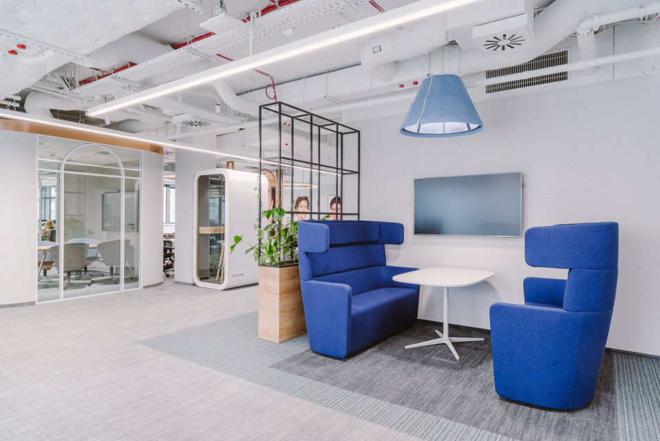fot. Przemysław Nieciecki z PION Studio L'Oréal House Warsaw to inspirujące biuro wspierające współpracę i rozwój. Projekt walczy w konkursie Prime Property Prize 2019