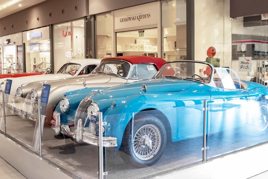 Motolegenda w Avenidzie fot. mat. prasowe Motolegenda. Wystawa kultowych Jaguarów w Avenina Poznań