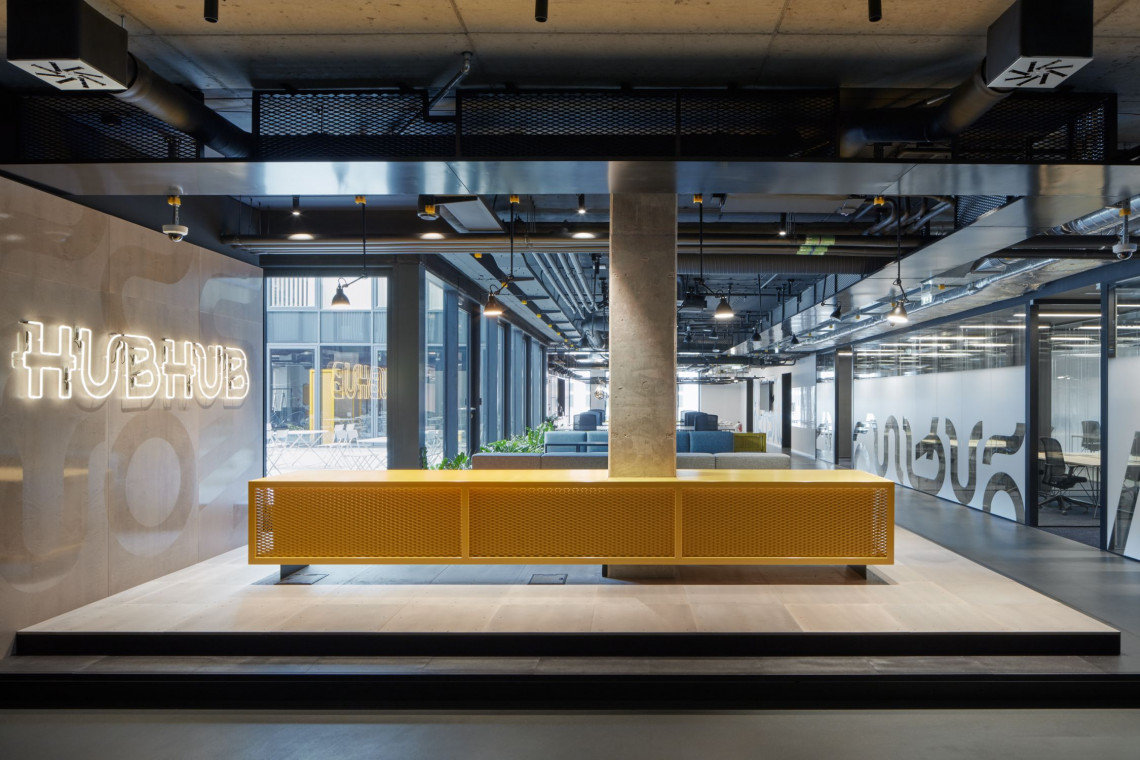 HubHub w Pradze, projekt Perspektiv, fot. BoysPlayNice HubHub dotarł do Czech. Zaglądamy do wnętrza pierwszego coworkingu marki w Pradze