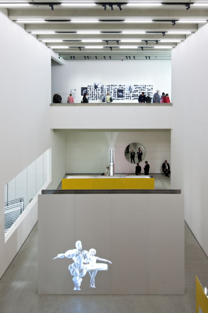 Ausstellungsbereich „Bühne“, Foto: Andrew Alberts, © heike hanada laboratory of art and architecture 2019 Muzeum Bauhausu w Weimarze już otwarte. To imponujący projekt!