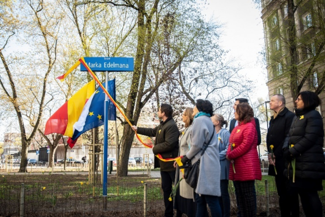 fot. UM Warszawa Skwer na Muranowie poświęcony Markowi Edelmanowi