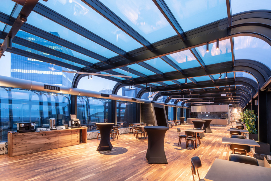 Projekt, zespół architektów: Michał Grzybek, Grażyna Grzybek, Marcin Stępniewski-Janowski, Przemysław Kramarz, Juan Zardini, Joanna Wichłacz, Inwestor - Holding Liwa Hotel Warszawa - powrót w stylu art déco