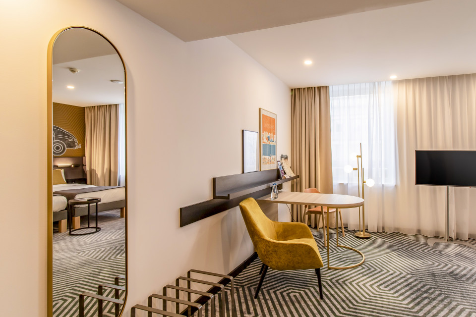 fot. mat. pras. Opowieść o Warszawie i brandwall z „Syrenką”, czyli nowe oblicze hotelu Mercure Warszawa Grand