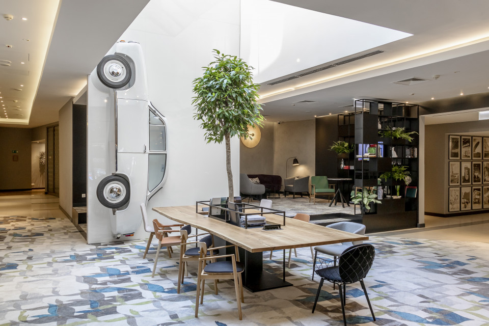 fot. mat. pras. Opowieść o Warszawie i brandwall z „Syrenką”, czyli nowe oblicze hotelu Mercure Warszawa Grand