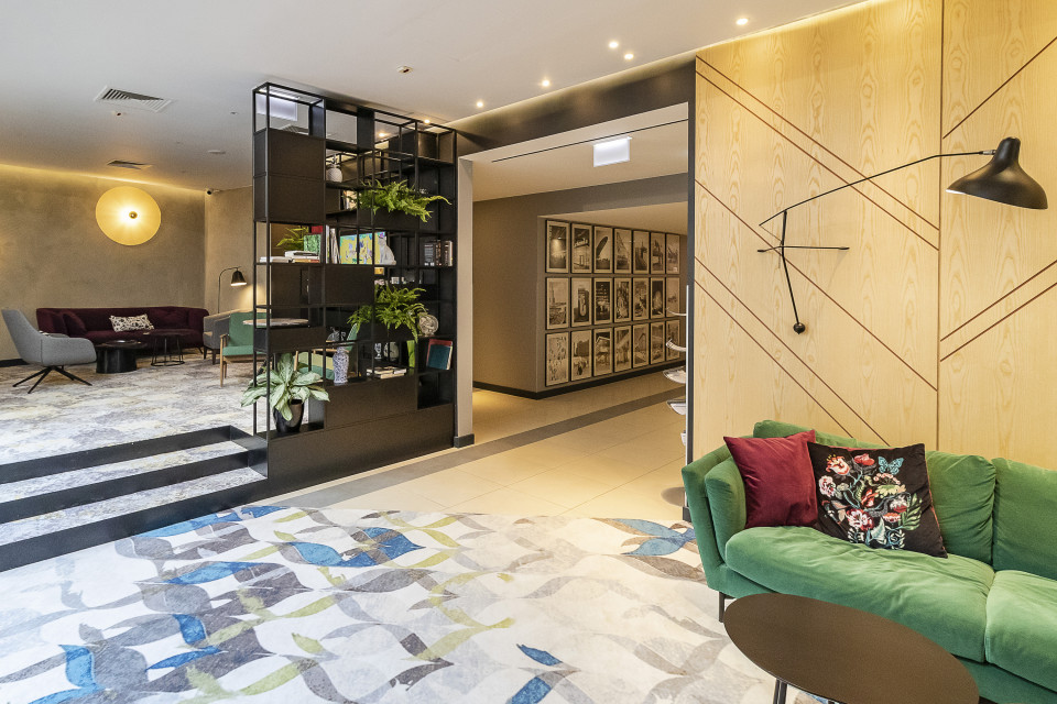 fot. mat. pras. Opowieść o Warszawie i brandwall z „Syrenką”, czyli nowe oblicze hotelu Mercure Warszawa Grand