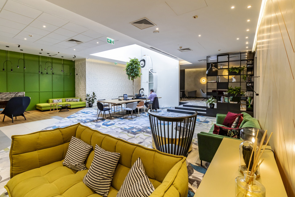 fot. mat. pras. Opowieść o Warszawie i brandwall z „Syrenką”, czyli nowe oblicze hotelu Mercure Warszawa Grand