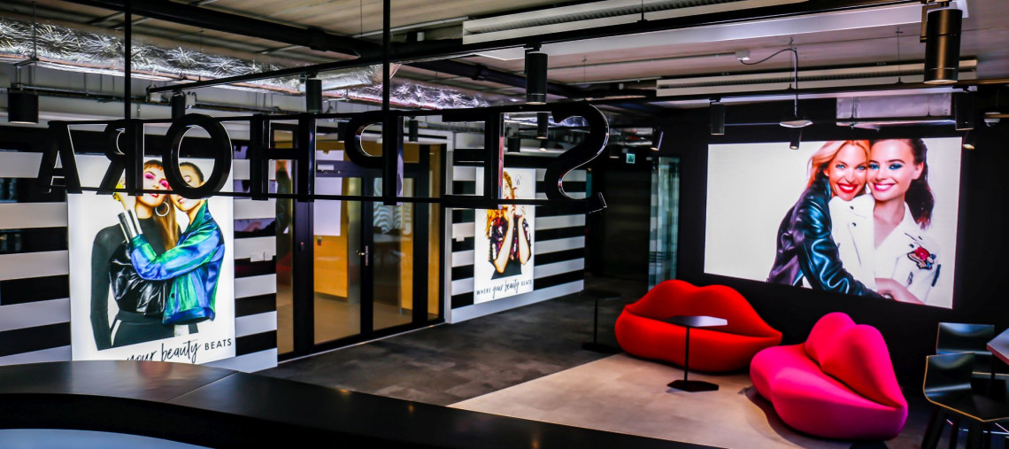 Biuro Sephora Polska fot. mat. prasowe Autorskie grafiki, strefa chillout i duch eko. Zajrzeliśmy do nowej siedziby Sephora Polska