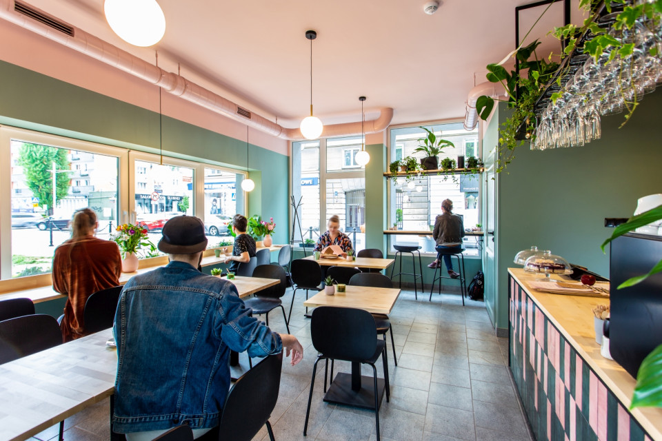 Kwiaciarnia Bistro & Bar Stary Browar fot. J.Krzyżanowski Nowa knajpka w Parku Starego Browaru. W stylu tapas
