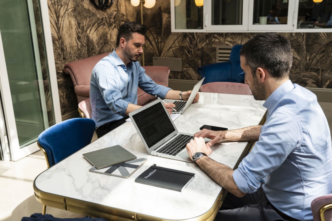 Showroom łazienkowy może być też idealnym miejscem do coworkingu