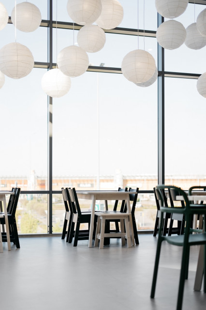 fot. mat. pras. Bajkowa natura Szwecji, morze Bałtyckie i las. Nowa restauracja IKEA Targówek zachwyca motywami i designem