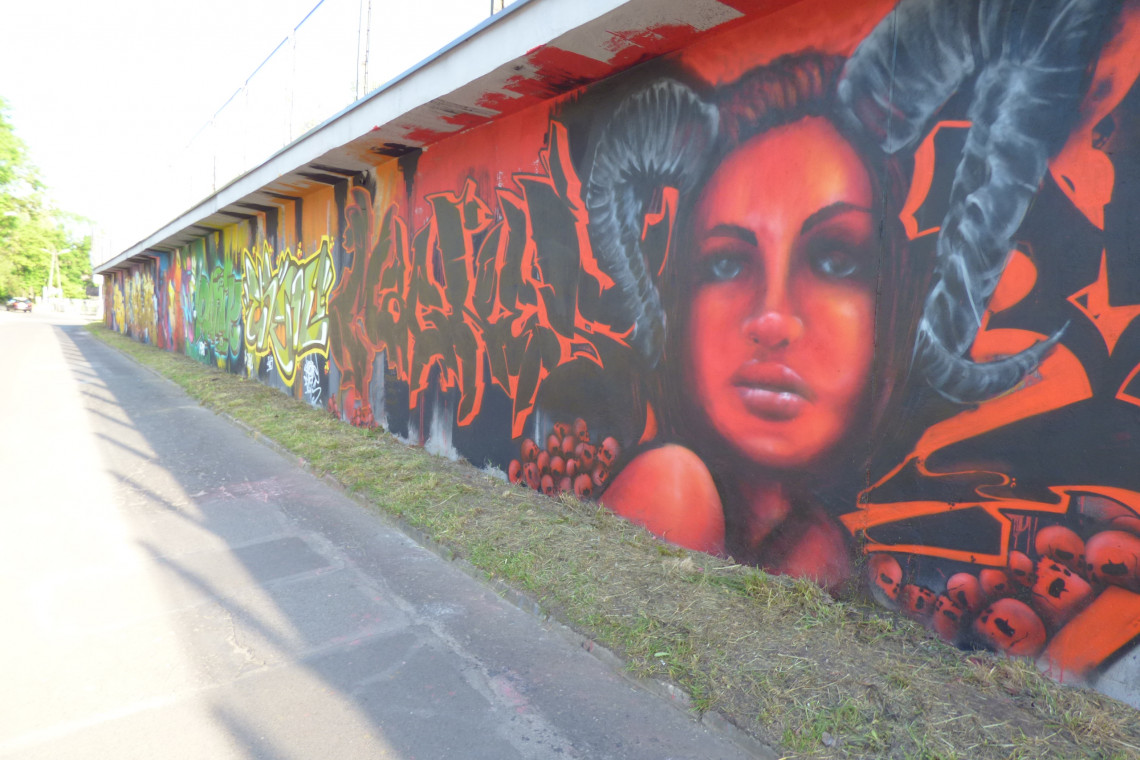 Mural przy CH Pogoria fot. mat. prasowe Imponujące graffiti z motywem "wolność" tuż przy centrum handlowym