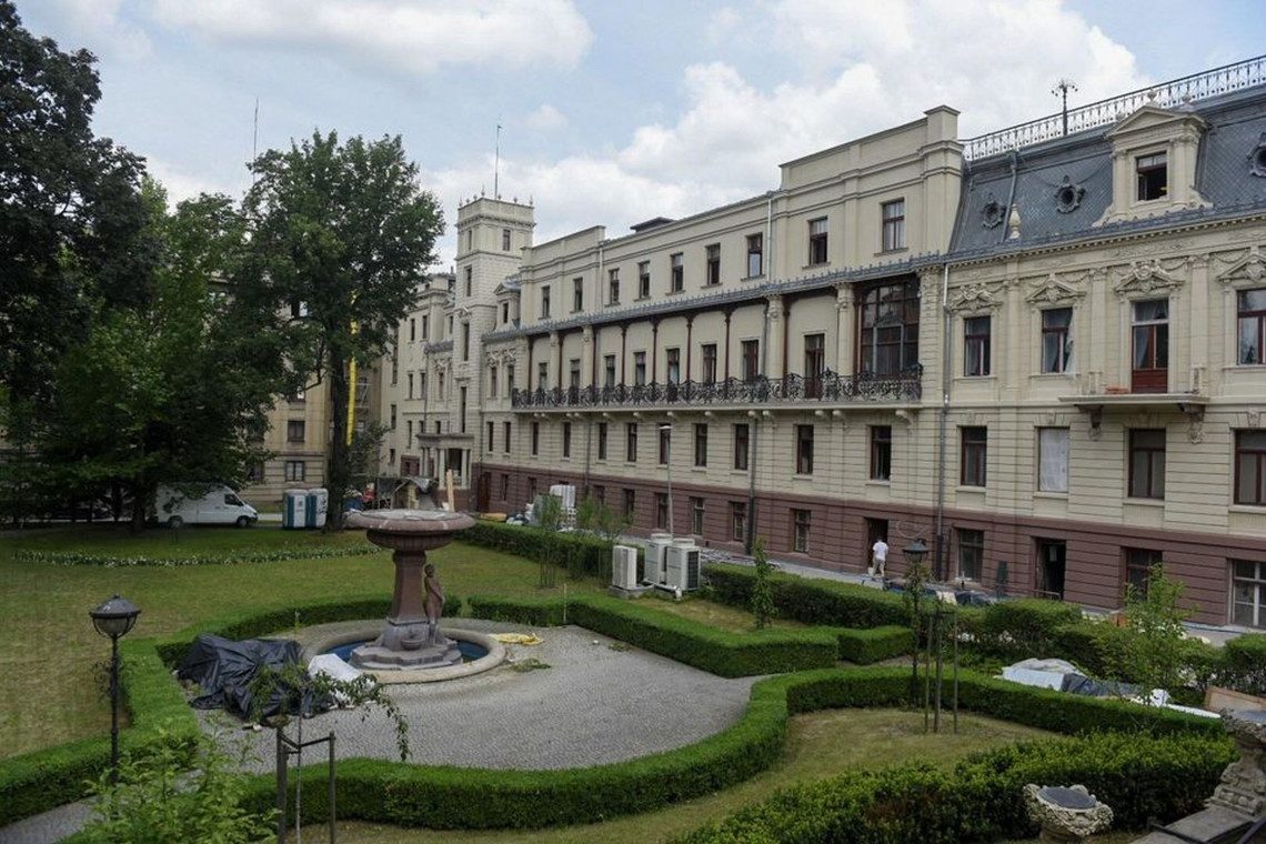 fot. mat. UM Łódź Łódzki Luwr pięknieje w oczach. Trwają prace przy rewitalizacji pałacu i ogrodu Izraela Poznańskiego