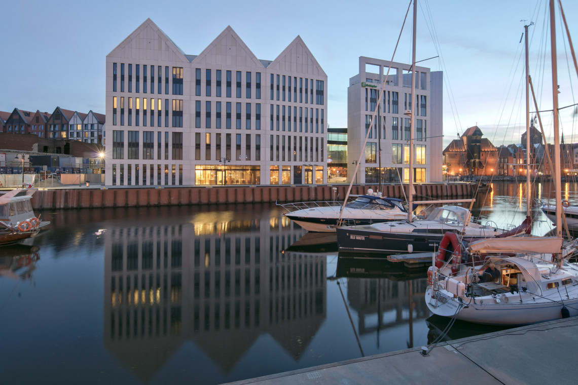 fot. Piotr Krajewski Interpretacja starego spichlerza na nowo. Holiday Inn Gdańsk szkicu RKW Architektur + to architektoniczny highlight Wyspy Spichrzów