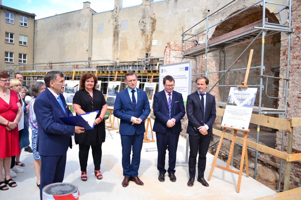 fot. mat. prasowe Dziedziniec muzeum przypomina jeszcze labirynt z ceglanych murów. Tak remontują zabytkowe muzeum w Łodzi
