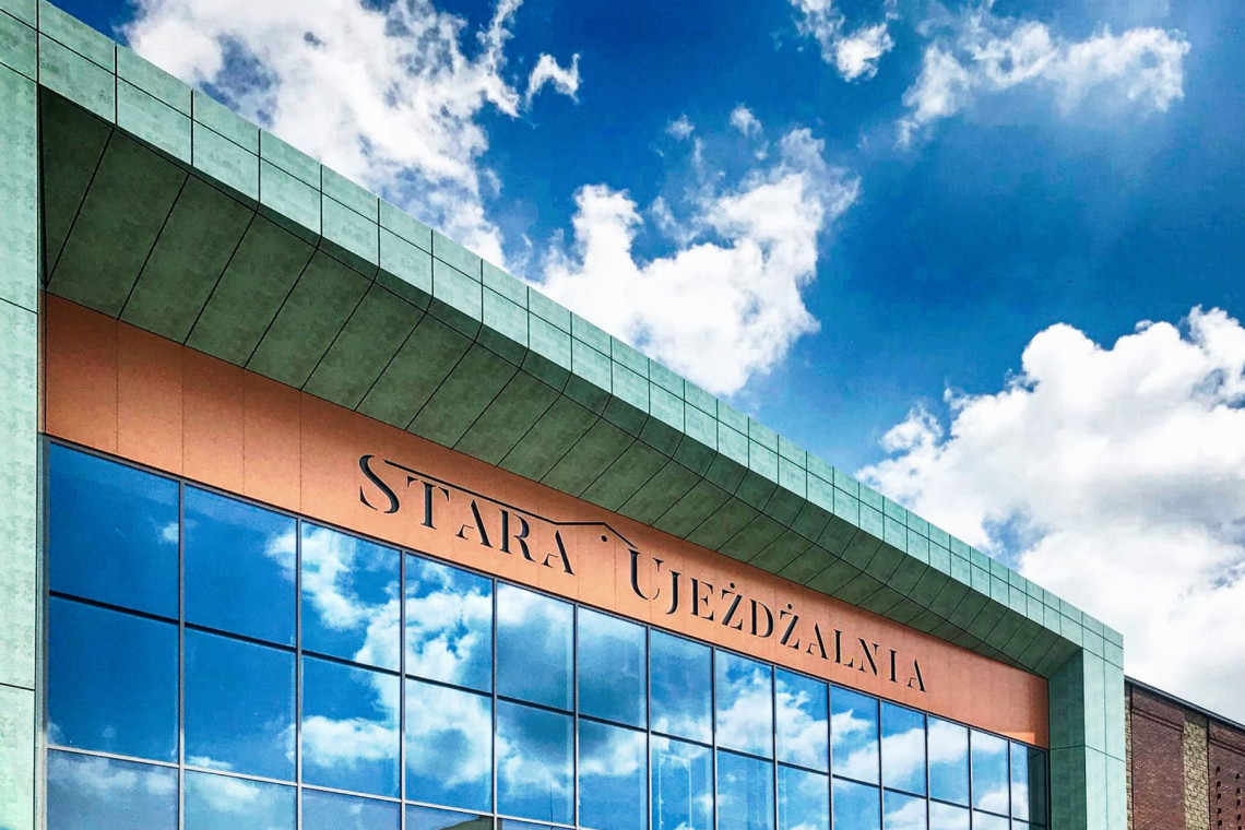 Galeria Stara Ujeżdżalnia w Jarosławiu, wejście boczne fot. mat. arch. Nowa galeria handlowa w Jarosławiu uchyla rąbka tajemnicy. Przed nami wielkie otwarcie!
