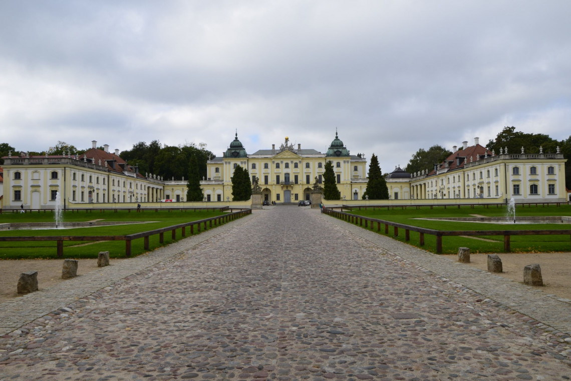 Rozpoczęły się prace na dziedzińcu Pałacu Branickich w Białymstoku