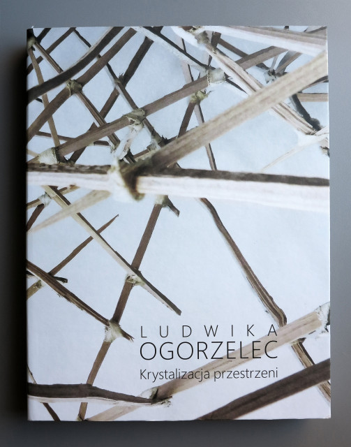 książka Ludwika Ogorzelec - Krystalizacja przestrzeni, fot. materiały prasowe Muzeum Architektury we Wrocławiu Wrocławskie Muzeum Architektury wydaje pierwszą monografię uznanej rzeźbiarki
